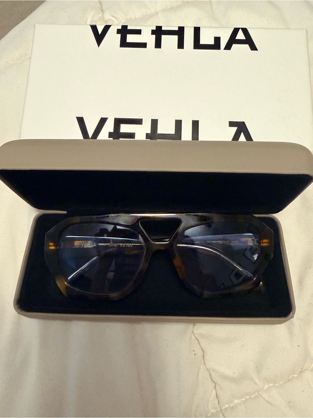 Vella River Tortoiseshell Sunglasses - blue  Gradient Lenses - Picture 7 of 7